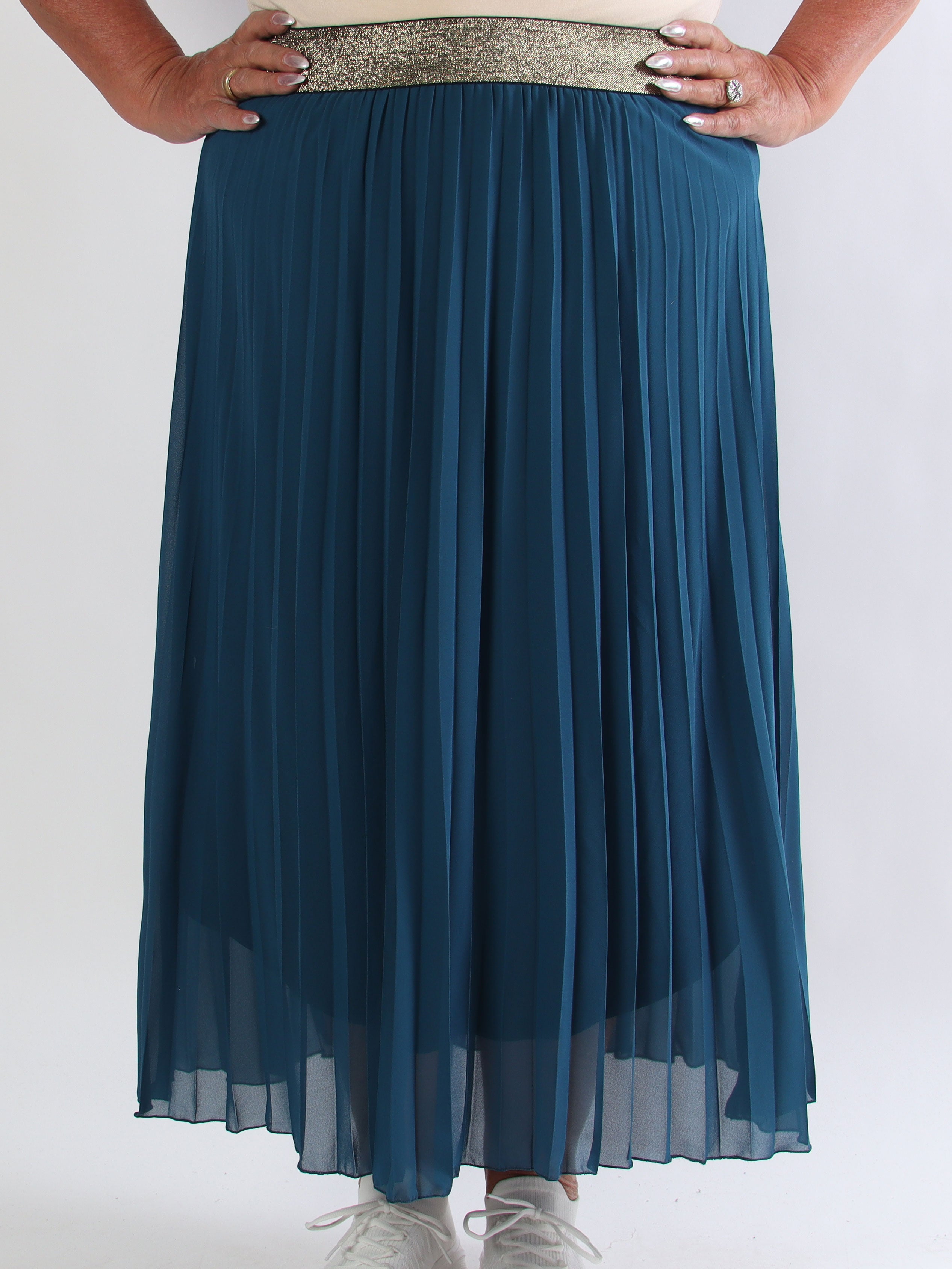 Kirila - Plisseret plus size nederdel i let chiffon med gylden elastikkant